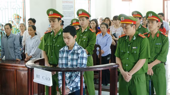 Với hành vi phạm tội “giết người, cướp tài sản” Vũ An Tú lĩnh 12 năm tù giam.
