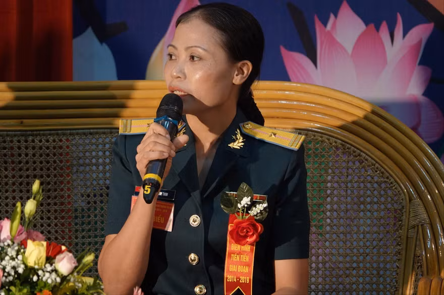 Thiếu tá Nguyễn Thị Thin tham gia giao lưu “Tuổi trẻ với điển hình tiên tiến” do Quân chủng PK-KQ tổ chức, tháng 9/2019.