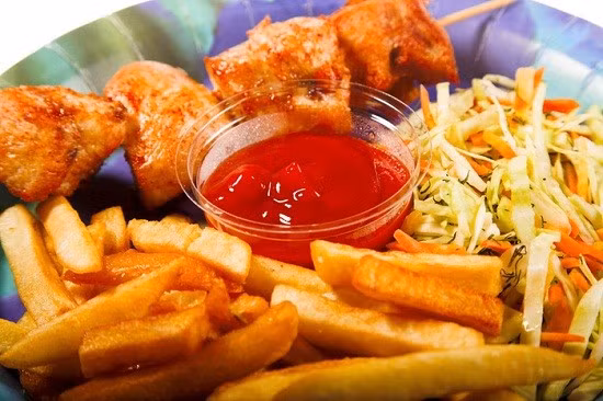 Ăn nhiều đồ ăn nhanh dễ bị vô sinh