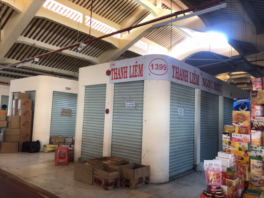 Nhiều quầy “bỏ sạp” dù đang cao điểm mua bán tết