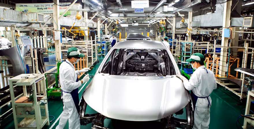 Dây chuyền lắp ráp ô tô Toyota ở Vĩnh Phúc. Ảnh: Hồng Vĩnh