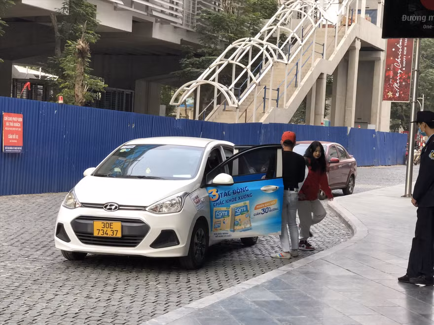 Giá cước của xe công nghệ cao hơn taxi truyền thống. Ảnh: P.V