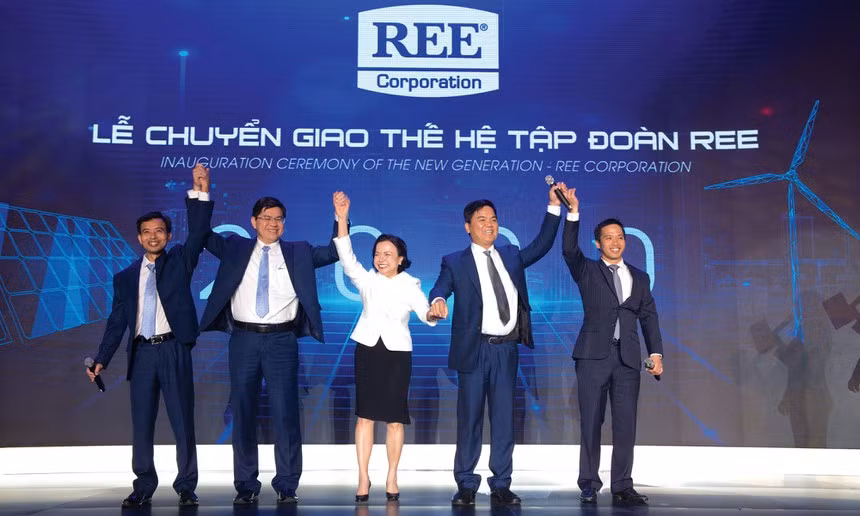 Lễ chuyển giao thế hệ của Tập đoàn REE 