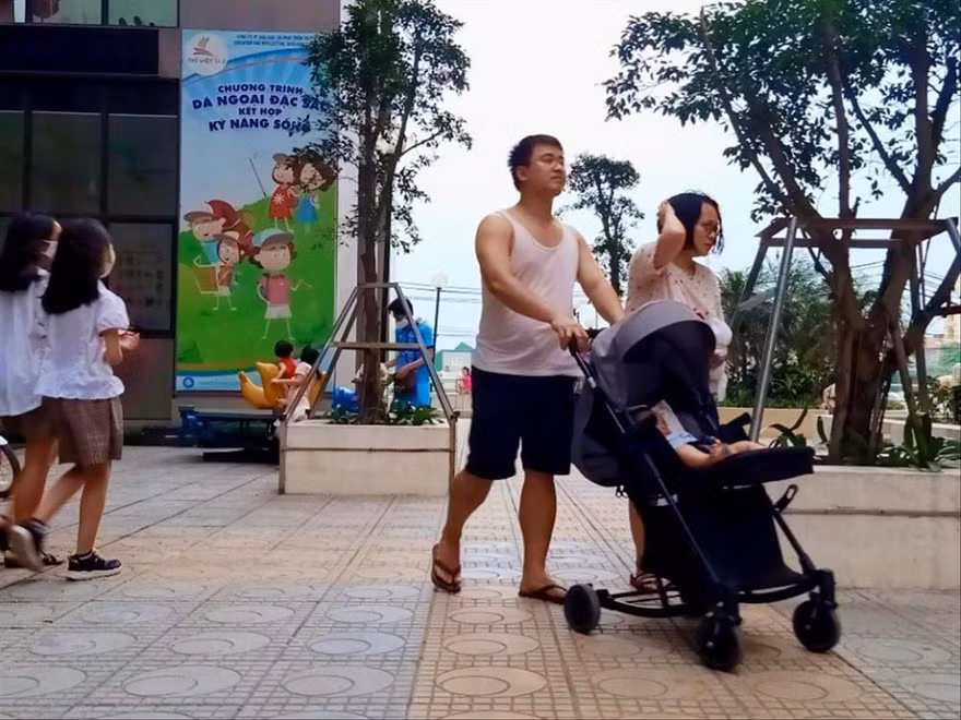 Nhiều chính sách ưu tiên được ban hành nhằm khuyến khích kết hôn trước tuổi 30, sinh đủ hai con trước tuổi 35