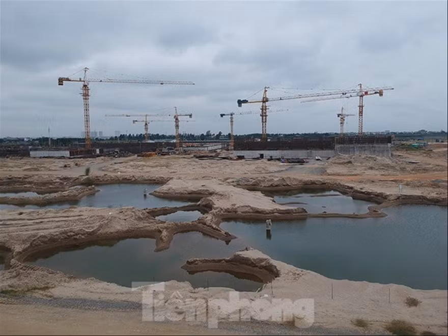 Nhà máy nước mặt sông Hồng ngổn ngang cuối năm 2020 
