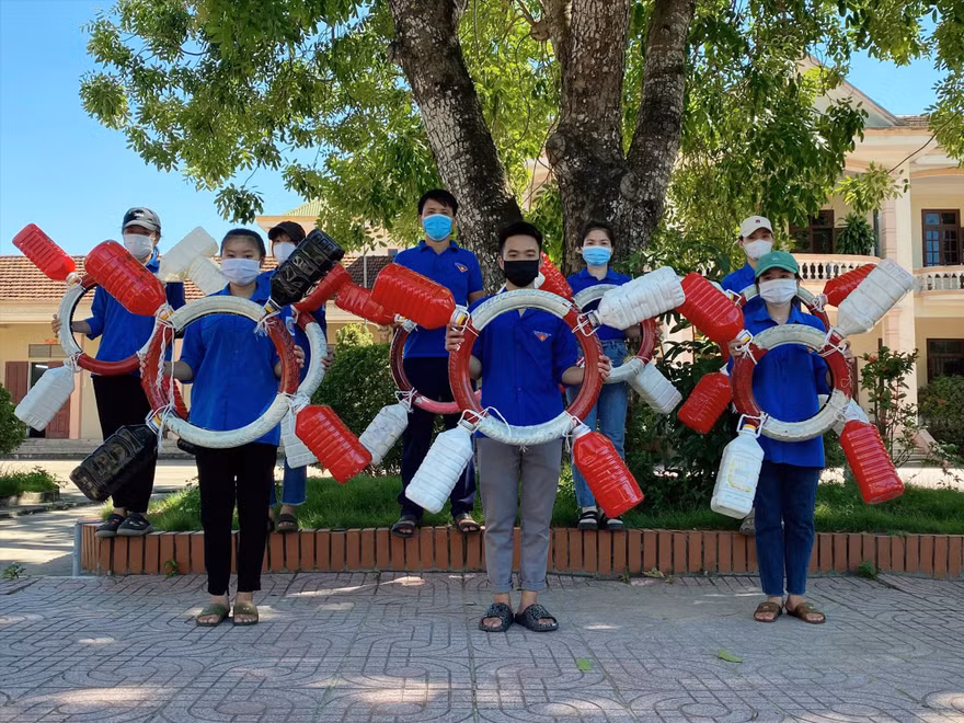 Mô hình “Lốp xe cứu hộ” của đoàn xã Quỳnh Hậu giúp giảm tai nạn đuối nước 