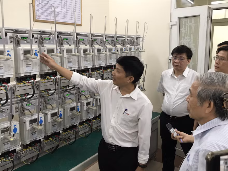 Dự kiến cuối 2020, Bộ Công Thương sẽ hoàn chỉnh biểu giá điện bậc thang mới trình Chính phủ sau khi hoàn tất lấy ý kiến các bộ ngành, chuyên gia, hiệp hội.. Ảnh: Nguyễn Bằng  