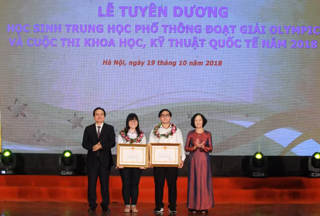 Lễ tuyên dương học sinh đoạt giải Olympic quốc tế năm 2018. Ảnh: Như Ý