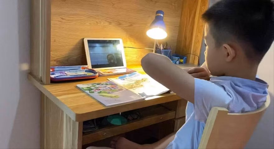 Học sinh nhiều địa phương hiện vẫn phải học trực tuyến hoàn toàn