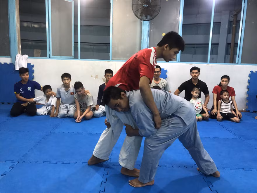 Võ sư Lê Hoàng Mai tâm niệm sẽ luôn là chỗ dựa cho trẻ em khuyết tật 