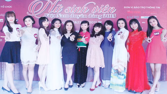 Nữ sinh viên khoe sắc, đua tài