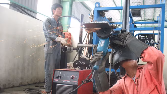 Nghề hàn bậc cao đang có thu nhập cao. Ảnh: Phong Cầm.