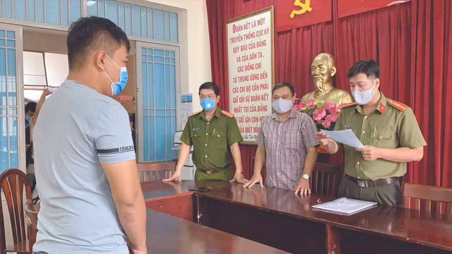 Ngày 30/3, tài xế N.V.Đ bị Công an quận Tân Phú triệu tập đến làm việc và xử phạt vi phạm 10 triệu đồng. 