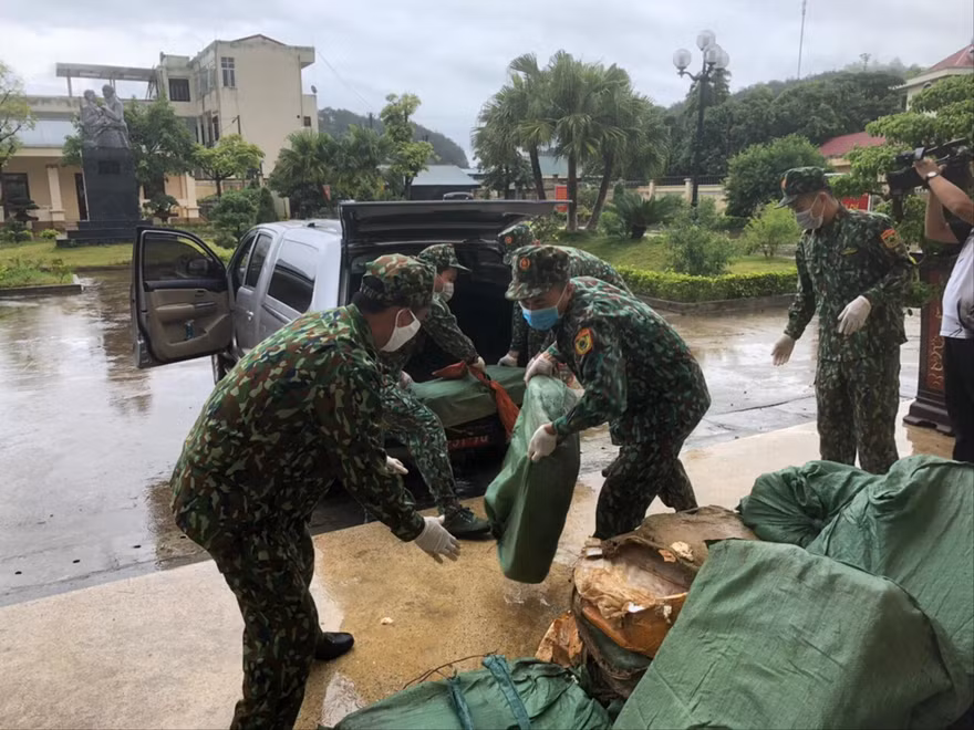  Các chiến sỹ trẻ tham gia ngăn chặn hàng lậu trên tuyến biên giới Lạng Sơn Ảnh: Duy Chiến 