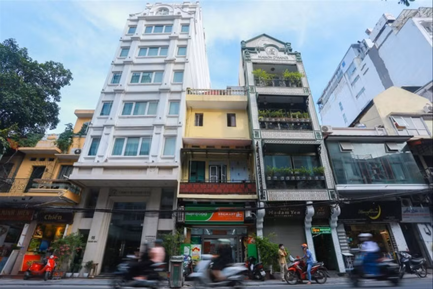 Hàng loạt khách sạn ở Hà Nội đóng cửa, rao bán 