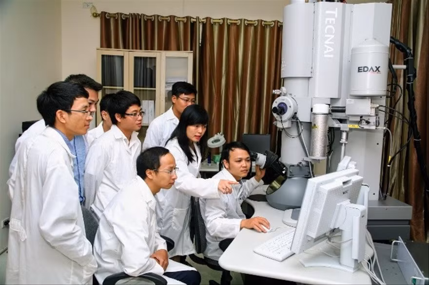 Các nhà khoa học cống hiến không phải vì mục đích xếp hạng. Ảnh: Diệp An 