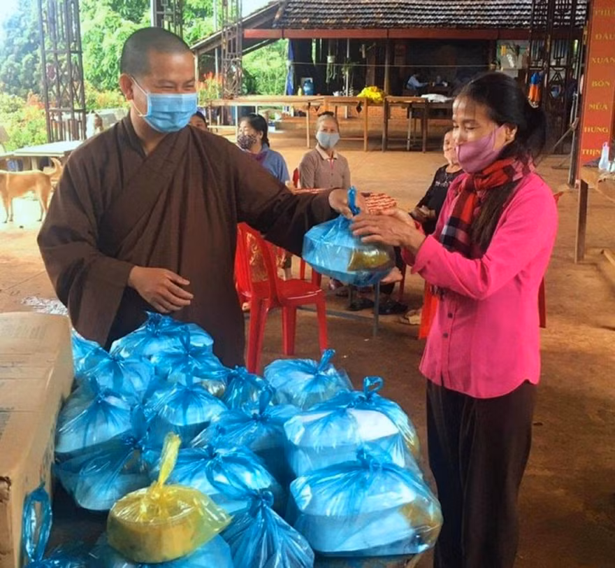 Chùa Thiện Hòa phát cơm chay hàng tháng