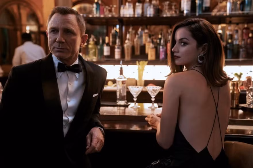 Trông chờ James Bond vực dậy phòng vé 
