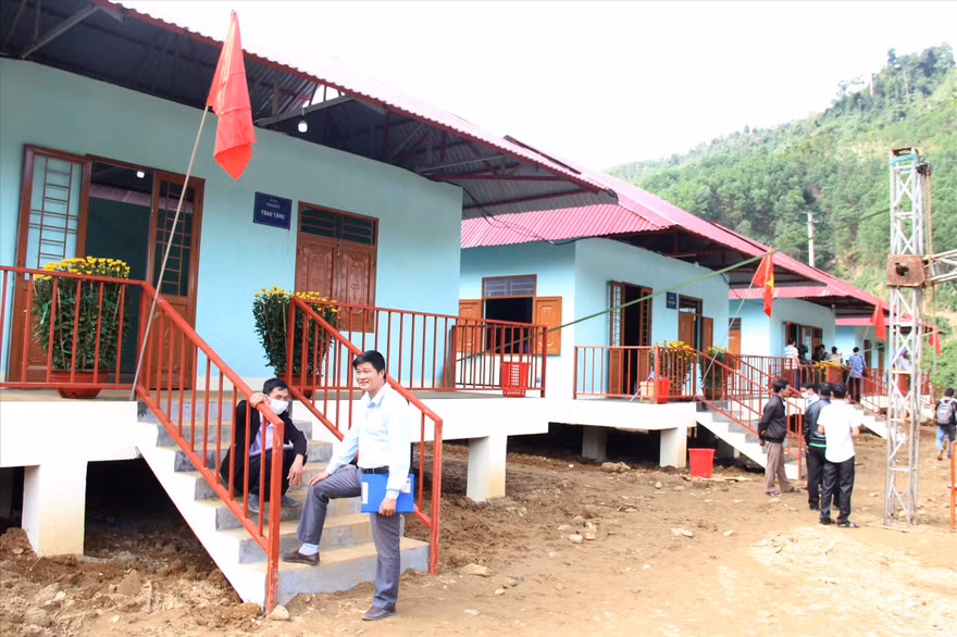 Làng mới của người dân vùng sạt lở Trà Leng. Ảnh H. Văn