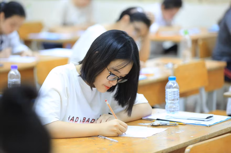 Thí sinh năm nay chịu nhiều áp lực vì quá nhiều kỳ thi tuyển sinh ÐH? Ảnh: Như Ý