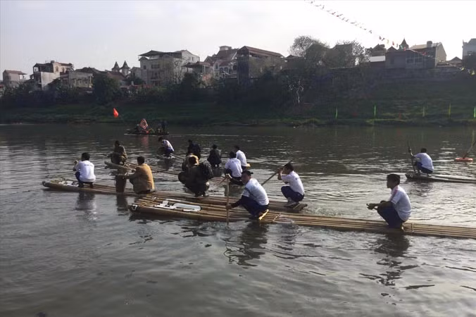  Đua thuyền trên sông Kỳ Cùng. Ảnh: Duy Chiến.
