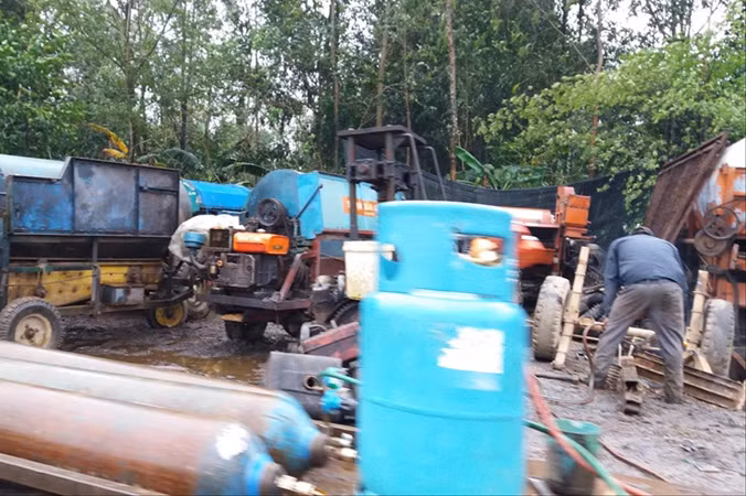 Chiếm đất công lập bãi phế liệu 'lậu': Chính quyền dung túng?