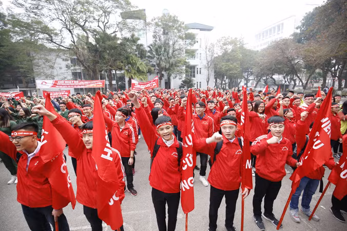 Sinh viên ĐHBK Hà Nội trong ngày hội hiến máu Chủ Nhật Đỏ sáng 21/1. Ảnh: Như Ý.