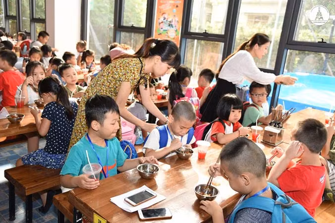 Học sinh một trường tiểu học ở Hà Nội. Ảnh: N.H.