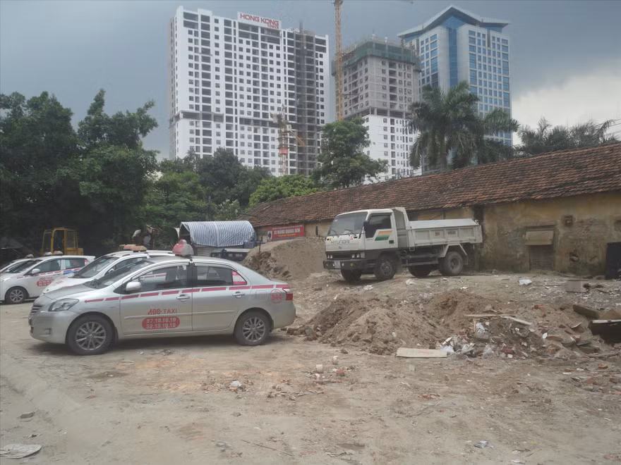 Vỉa hè bị chiếm dụng
