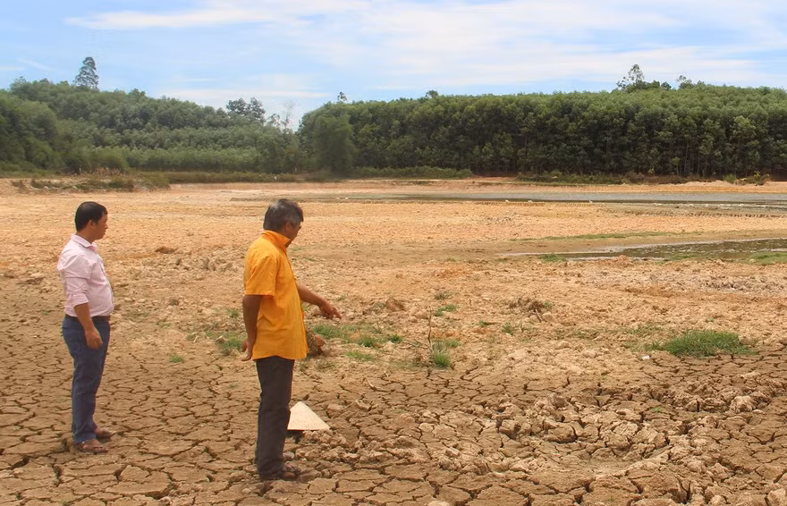 Hồ cạn kiệt nước ở Lam Sơn, Đô Lương Ảnh: Quang An 