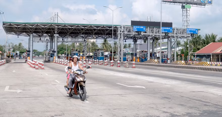Dự án BOT tuyến tránh Cai Lậy (Tiền Giang) tới nay vẫn chưa thể thu phí, khoản vay đang tạo thêm sức ép lên chủ đầu tư, ngân hàng 