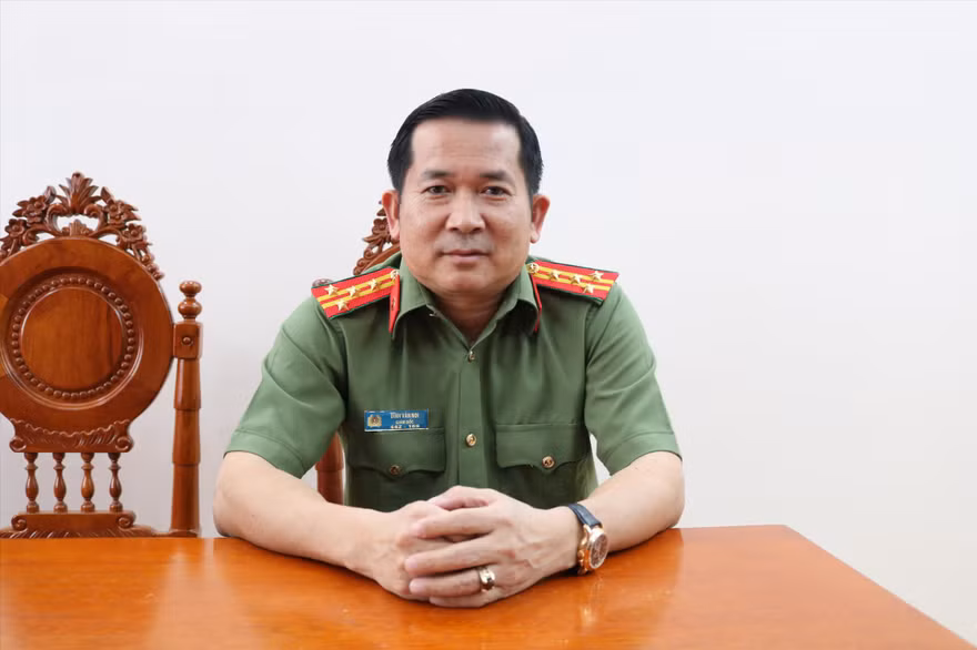 Đại tá Đinh Văn Nơi, Giám đốc Công an tỉnh An Giang, bị tội phạm âm mưu “đẩy” đi vì ông quyết tâm tấn công trấn áp tội phạm. Ảnh: Kim Hà