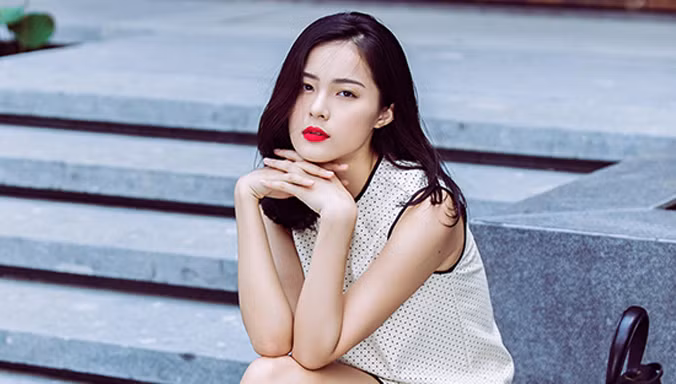 Hạ Vi: Chung chiếu với Thúy Vi