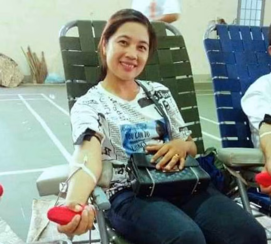 Chị Bàn Mùi Khe trong một lần hiến máu