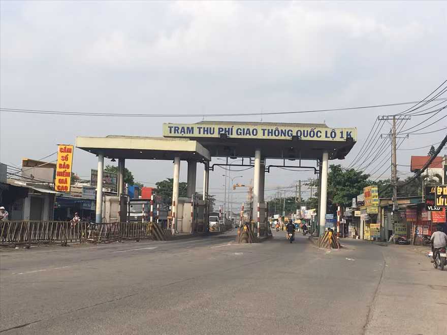 Trạm thu phí QL1K bỏ hoang khi đã dừng thu phí 