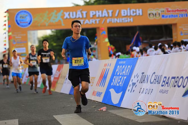 Ngô Văn Vinh trên đường chạy cự li 21km tại Việt dã toàn quốc và marathon báo Tiền Phong 2019
