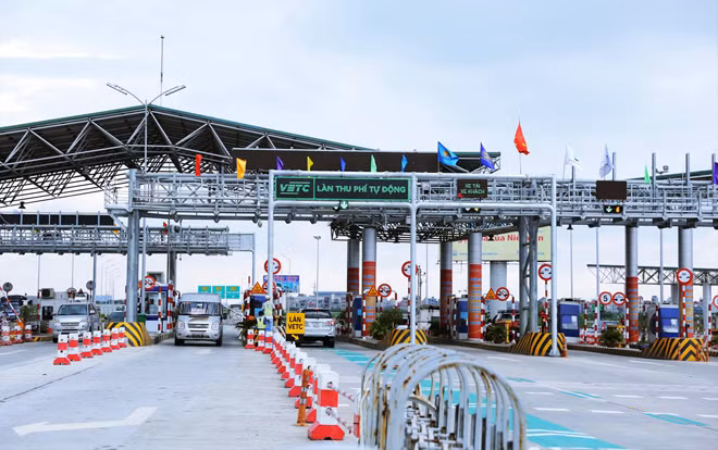 Các chủ đầu tư BOT giao thông đều đồng ý thu phí tự động, nhưng phản đối cách thực hiện của cơ quan quản lý Ảnh: PT