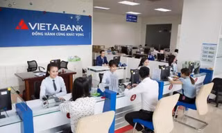 Thêm cổ phiếu ngân hàng 'chuyển nhà' 