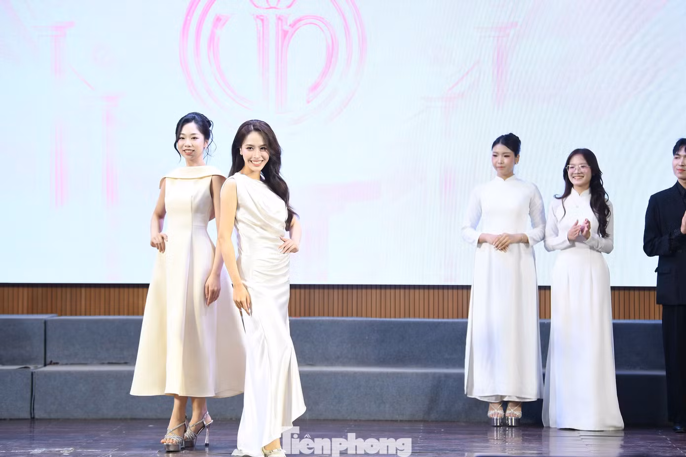 tp-catwalk43.jpg