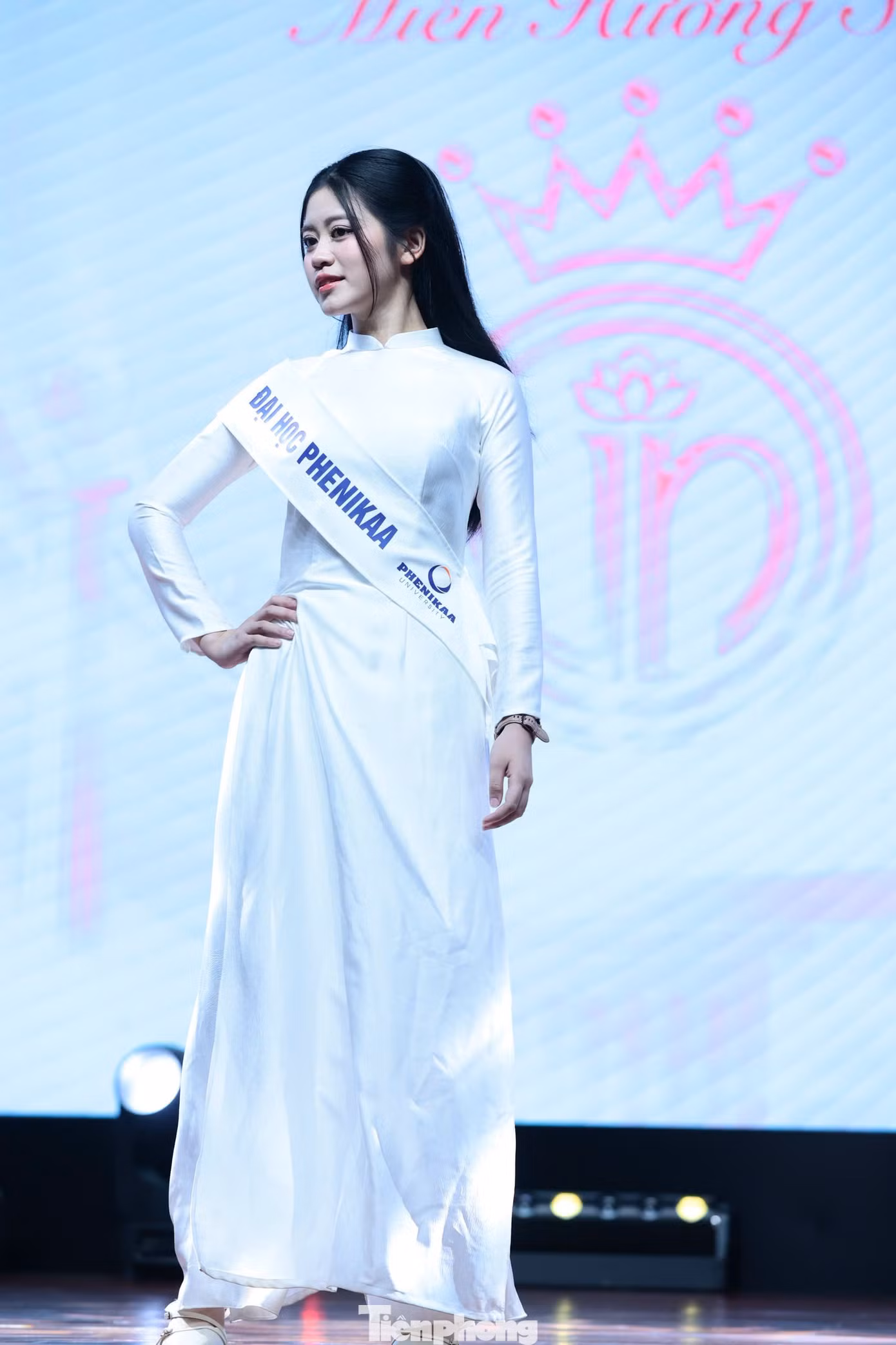 tp-catwalk57.jpg