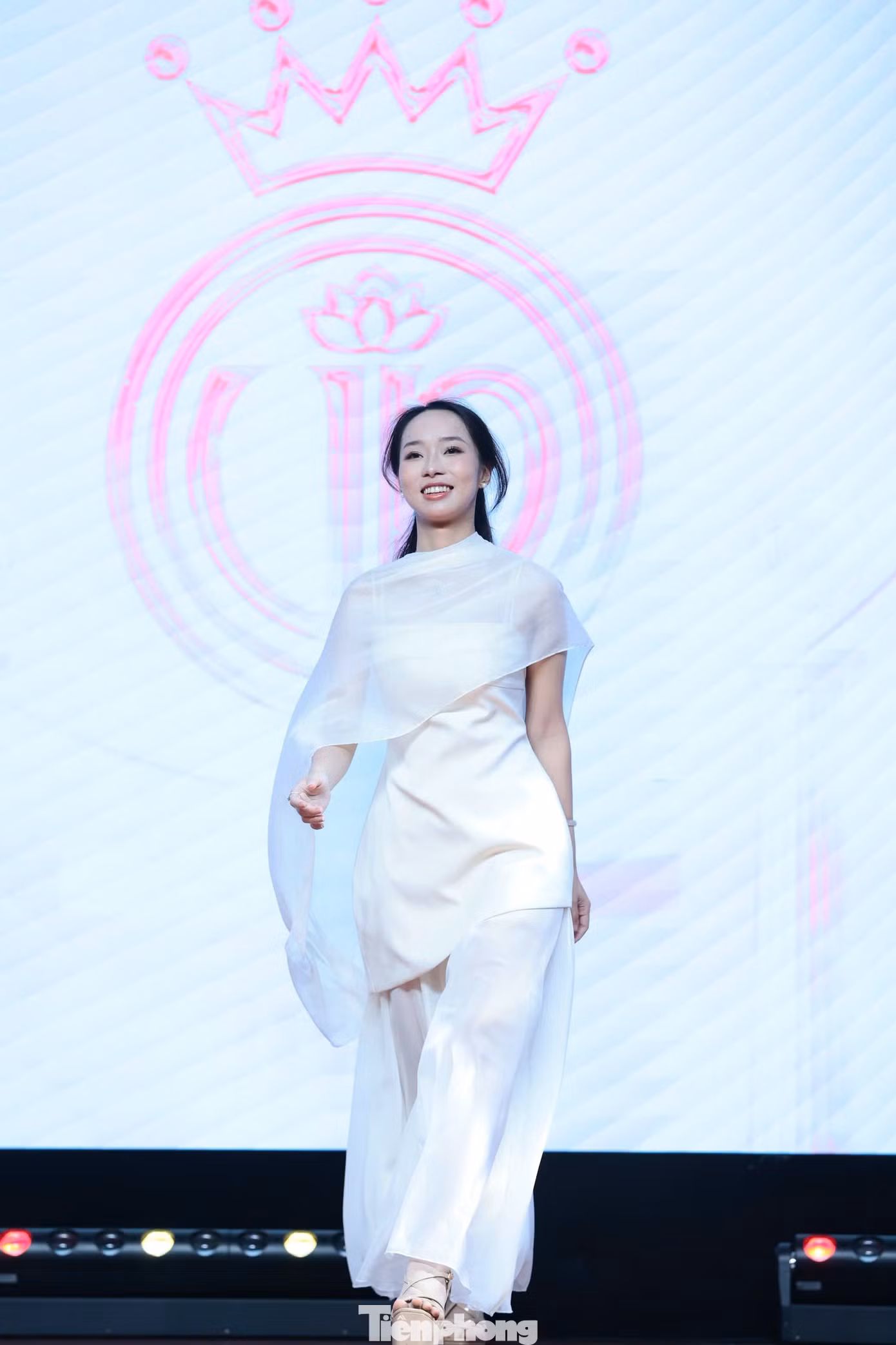 tp-catwalk32.jpg