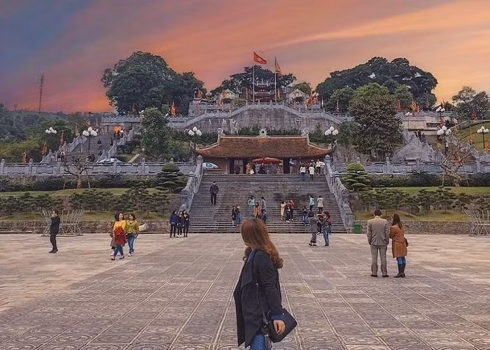 dia-diem-du-lich-tam-linh-o-quang-ninh-cua-ong-min.jpg