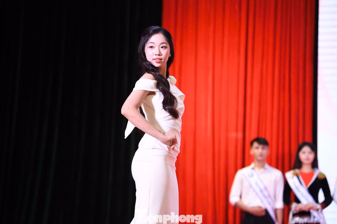 tp-tncatwalk122.jpg