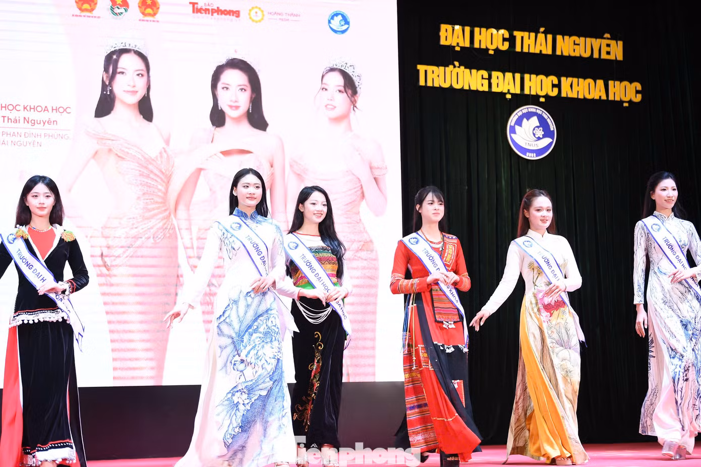 tp-tncatwalk49.jpg
