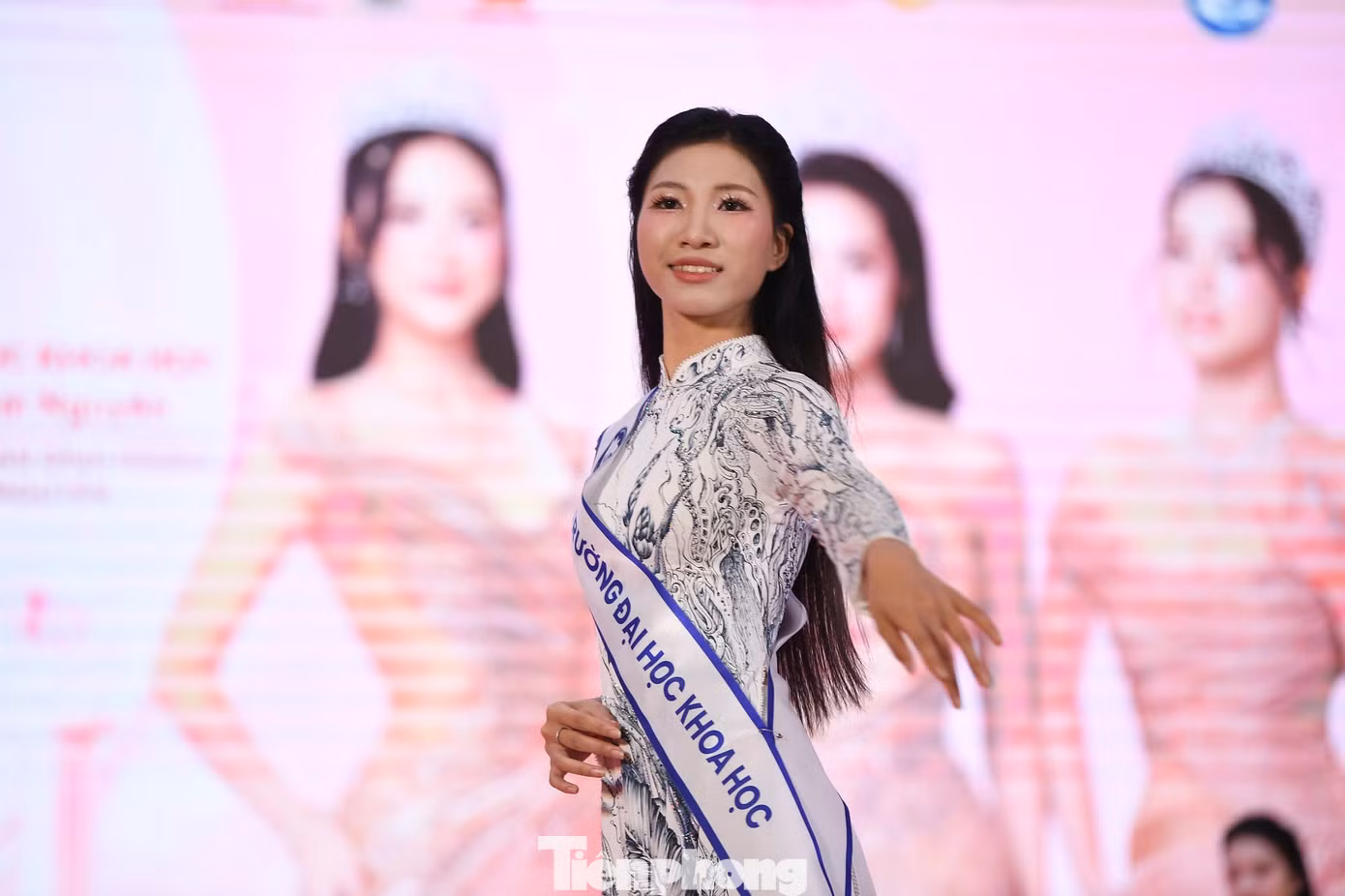 tp-tncatwalk62.jpg