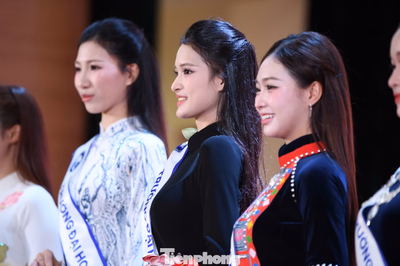 tp-tncatwalk73.jpg