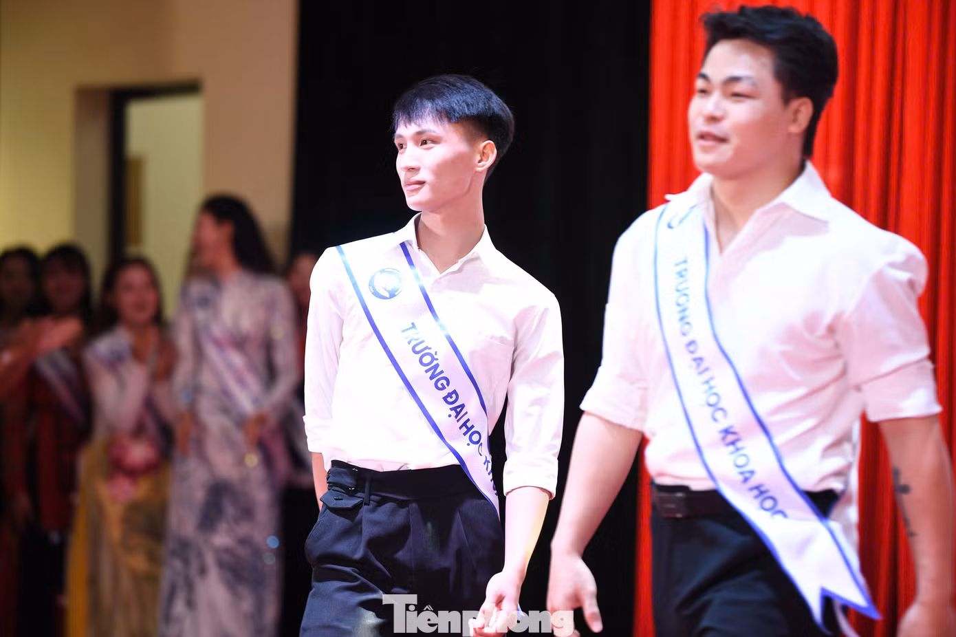 tp-tncatwalk83.jpg