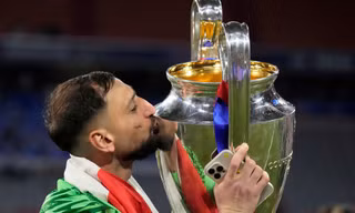 Donnarumma nổi loạn, ám chỉ PSG bội bạc trước thềm Siêu cúp châu Âu