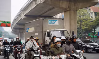 ​Hà Nội siết giờ cấm xe tải: Giao thông nội đô 'dễ thở', tài xế nằm chờ ở cửa ngõ
