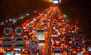Kẹt xe kinh hoàng ở TPHCM sau mưa lớn